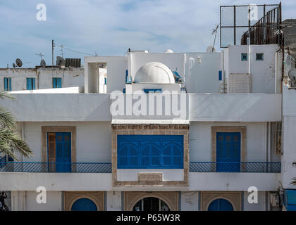 Tunesien Sousse, die Medina. Arabische Architektur ist reich an den Fassaden der Balkone von verschiedenen Arten, mit Ornamenten verziert. Stockfoto