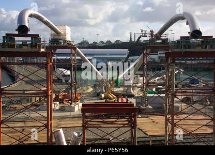 Celtic Gateway Bridge unter construcion, Holyhead, von der Insel Anglesey, North West Wales. Stockfoto