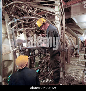 Installation von Turbinen im Kraftwerk. Stockfoto