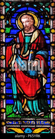 Der Apostel Thomas, Glasfenster in der Kirche San Michele in Foro in Lucca, Toskana, Italien Stockfoto