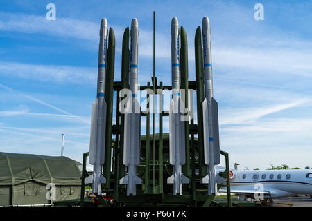 BERLIN, DEUTSCHLAND - 27. APRIL 2018: IRIS-T SLS aussetzstation der Firma Diehl Defence. Ausstellung die ILA Berlin Air Show 2018 Stockfoto