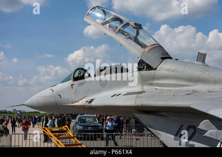 BERLIN, 27. APRIL 2018: Cockpit der Luftüberlegenheit, multirole Fighter Mikojan-Gurewitsch MiG-29. Die polnische Luftwaffe. Ausstellung die ILA Berlin Air Show Stockfoto