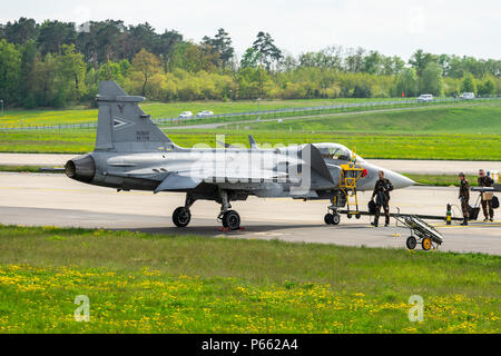 BERLIN - April 27, 2018: Kämpfer, Attack- und Aufklärungsflugzeug Saab JAS-39 Gripen. Ausstellung die ILA Berlin Air Show 2018. Stockfoto