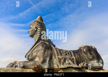 Zierpflanzen sphinx Statue an Hopetoun House Stockfoto