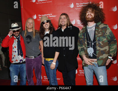 Cisco (whitestarr) Ankunft am theRock N'Schüssel Berühmtheit Bowling bei der Lucky Streik in Los Angeles. 6. April 2006. - Whitestarr 1063. jpgWhitestarr 1063 Veranstaltung in Hollywood Leben - Kalifornien, Red Carpet Event, USA, Filmindustrie, Prominente, Fotografie, Bestof, Kunst, Kultur und Unterhaltung, Topix prominente Mode, Besten, Hollywood Leben, Event in Hollywood Leben - Kalifornien, Roter Teppich und backstage,, Kunst, Kultur und Unterhaltung, Fotografie, Anfrage tsuni@Gamma-USA.com, Musik Prominente, Musiker, Music Group, 2000 bis 2009 Stockfoto