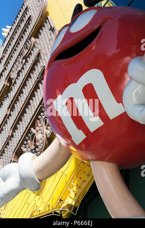 Detail von M&M Zeichen auf der Faszie von M&M Shop in Las Vegas, Nevada, USA Stockfoto