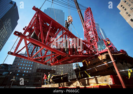 World Trade Center, September 2009 1 World Trade Center, New York City, USA West Kran Montage Stockfoto