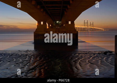 Autobahn M4 nach Wales über Zweiten Severn Crossing Bridge River Severn Estuary Gloucestershire, Großbritannien. Diese Brücke ist das 'neue' M4 Zweite Severn Crossing. Stockfoto