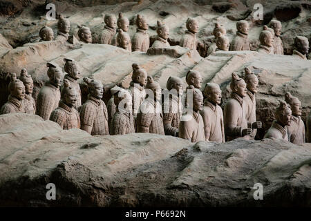 Lintong, Xi'an, Shaanxi/China - 15. Oktober 2014: Chinas berühmte Terracotta Krieger. Die Terrakotta-Armee ist eine Sammlung von Skulpturen, die die Stockfoto