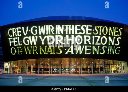 Wales Millennium Centre, Cardiff Bay, South Wales. Entworfen und in Wales, den LVR auf Cardiff Bay Waterfront ist von 5000 Tonnen s gemacht Stockfoto