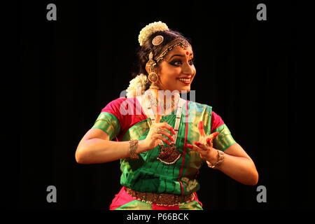Bharatha natyam ist die klassische Form des Tanzes von Tamil Nadu. auf der ganzen Welt beliebt ist. Stockfoto