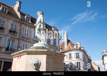 Brunnen Place du Général de Gaulle Auxerre Yonne Bourgogne-Franche-Comte Frankreich Stockfoto