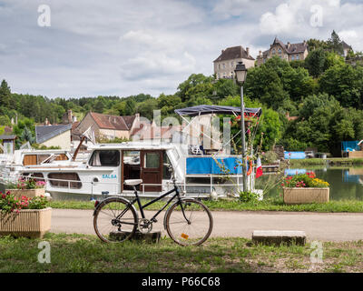 Canal du Nivernais in Chatel Censoir Yonne Bourgogne-Franche-Comte Frankreich Stockfoto