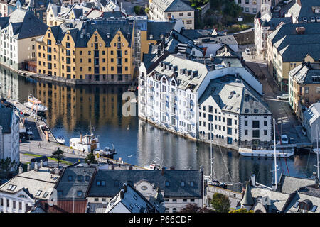 Jugendstil Gebäuden im Stadtzentrum von Alesund, Mehr og Romsdal, Norwegen. Stockfoto