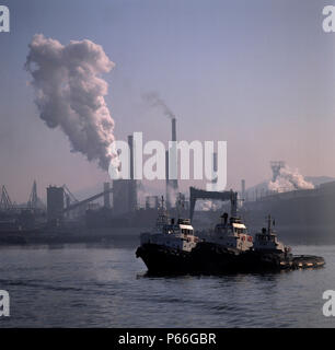 Emissionen aus der Papierfabrik - Finnland Stockfoto