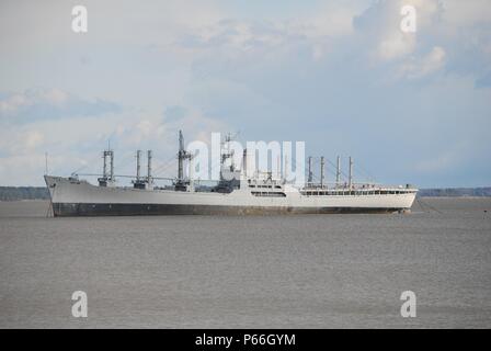 Der James River Reserve Flotte, wie die 'Ghost Schiffe bekannt,' vor Anker in der James River an der Isle of Wight County Virginia USA Stockfoto
