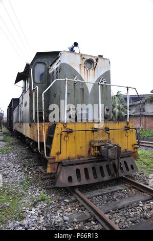 Industrielle Lokomotive in Abstellgleise in Fuzhou, Provinz Fujian, China. 19. Februar 2010. Stockfoto