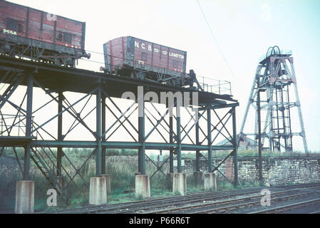 Laden staithes und Zeche Kopfbedeckungen in Philadelphia Zeche am Lambton System, County Durham. Freitag 22. September 1967. Stockfoto