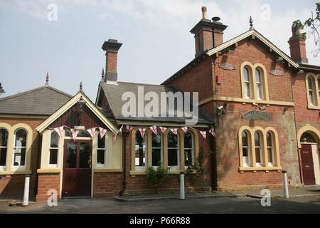 Hauptbahnhof Gebäude in Codsall, Staffordshire, nun in einen Pub und Restaurant umgewandelt. 2007 Stockfoto