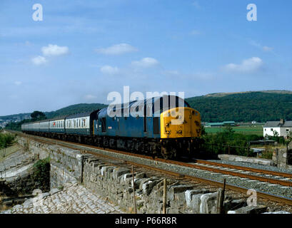 Meathop, Cumbria. Nr. 40.033, Kaiserin von Indien Blätter Grange mit dem 10.47 ex Barrow für Preston und Crewe. 29.8.83. Stockfoto