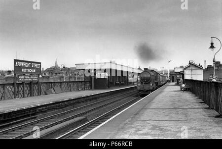 Nottingham, Arkwright Street Station war 1 Meile südlich von Nottingham, Victoria auf der GC Main Line entfernt. Die nameboard lädt Fans hier zu steigen Stockfoto