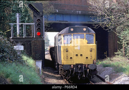 Eine der ältesten Diesel Arten noch auf British Railways ist der Klasse 31, zunächst in 1957 eingeführt. Dieses Beispiel ist an der Spitze einer Ingenieure t gesehen Stockfoto