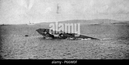 Nach der deutschen Niederlage im Ersten Weltkrieg, 74 Schiffe der Kaiserlichen Marine auf Hoher See Flotte wurden in Gutter Sound in Scapa Flow interniert, bis eine Entscheidung über ihre Zukunft in den Friedensvertrag von Versailles. Am 21. Juni 1919, nach neun Monaten des Wartens, Konteradmiral Ludwig von Reuter, der deutsche Offizier im Befehl in Scapa Flow, die Entscheidung getroffen, die Flotte zu versenken, da der Zeitraum für Verhandlungen für den Vertrag mit kein Wort einer Siedlung 1919 ausgelaufen waren Stockfoto