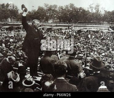 Ex-Präsident Theodore Roosevelt spricht zu Massen in Mineola für uns Eintritt in den Ersten Weltkrieg, 1917 Stockfoto