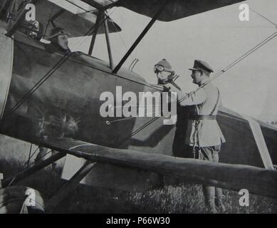 Der König von Belgien Albert ich grüßt ein belgischer Pilot während der flandern Offensive, während des Ersten Weltkriegs. 1917 Stockfoto