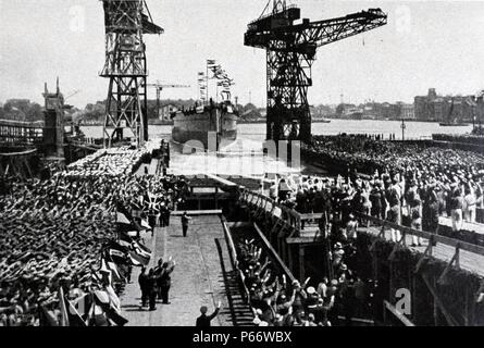 Einleitung der "Graf Spee" im Jahre 1934. . Admiral Graf Spee war ein Deutschland-Klasse Heavy Cruiser, die mit der Kriegsmarine des nationalsozialistischen Deutschland während des Zweiten Weltkrieges diente Stockfoto