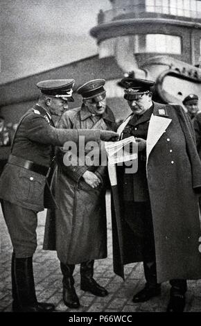 Hermann Goering Befehlshaber der deutschen Luftwaffe mit Adolf Hitler auf Manöver 1936 Stockfoto