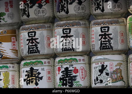 Japanischer Sake Fässer, Meiji Schrein, Tokio, Japan Stockfoto