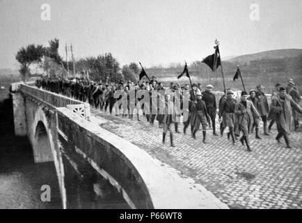 Die Kräfte der Toskana Salaio überqueren Sie die Brücke in Rom (Okt. 1922) Stockfoto