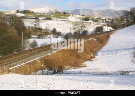 Ein Blick auf die West Coast Main Line Railway in der Nähe von Grayrigg, Cumbria. UK. 2003. Stockfoto