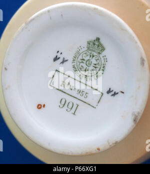 Royal Worcester Porzellan Datum markiert und Backstamp Stockfoto