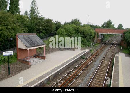 Plattform Ende bei gartmore Station, Warwickshire zeigt die Wartehalle und Plattform Beschilderung. 2007 Stockfoto