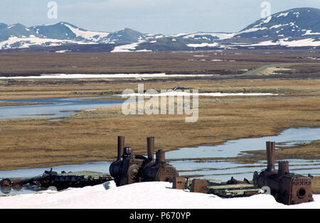 Drei ehemalige New York Erhöhte, Baldwin und New York Lokomotive Unternehmen, 0-4-4 Forney Lokomotiven. Liegen auf der Arktischen Tundra in der Mündung des Stockfoto