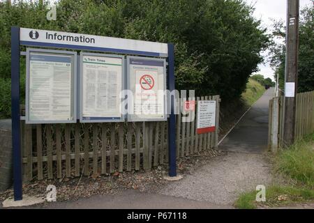 Fahrpläne und Informationen für Passagiere an Wooton Wawen Station, Warwickshire. 2007 Stockfoto