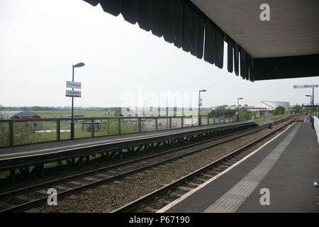 Blick auf die RAF Cosford, Flugplatz und der Luft- und Raumfahrt Museum von der Plattform in Cosford, Shropshire. 2007 Stockfoto