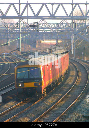 Ein Royal Mail Zug geht nördlich auf der West Coast Mainline in der Nähe von Stafford. 2003. Stockfoto