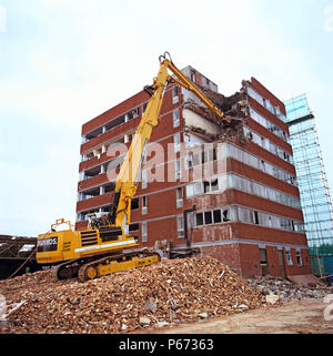 Hochhaus wird abgerissen Stockfoto