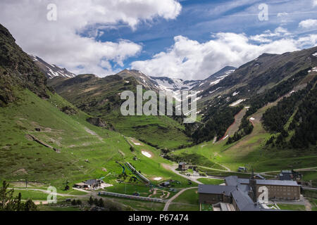 Blick über das Tal Vall de Nuria in der Pyreneean Berge, Katalonien, Spanien Stockfoto