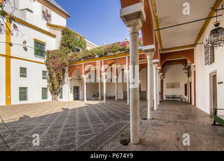 Casa de Pilatos Palast, typisch andalusischen mudejar Innenhof in Sevilla, Spanien. Stockfoto