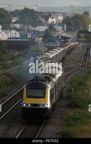 Die Great Western Railway 2004. 43168 fährt Camarthen Station mit 07:34 Carmarthen - Paddington; nur tägliche FGW Service westlich von Swansea zu arbeiten. Stockfoto