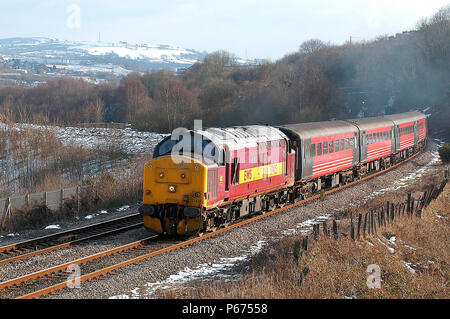 Der Personenverkehr zwischen Cardiff und Rhymney wird von Lokomotiven und Lager am Samstag als Anfang 2004 betrieben, wenn eine Cardiff - Rhymney service Stockfoto