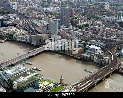 Luftaufnahme der London Bridge, London Bridge Station und die Baustelle für den Shard biuilding Projekt vom Architekten Renzo Piano entworfen. Stockfoto