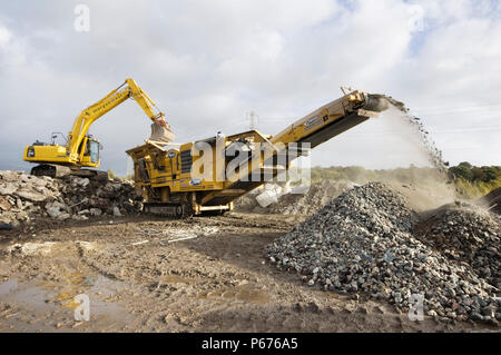 Alle Abfälle Bauschutt wurde zerquetscht und wiederverwendet wurden mögliche elsewere auf das Projekt, wodurch die Hardcore von ausserhalb der Website zu transportieren Stockfoto