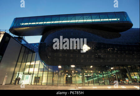 Friendly Alien, Graz, Kunsthaus (Haus der Kunst), Österreich. Architekt: Spacelab Peter Cook und Colin Fournier. Kunsthaus wurde auf das vernachlässigte Banken gebaut Stockfoto