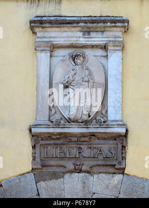 Statue von Libertas, Porta Santa Maria in Lucca, Toskana, Italien Stockfoto