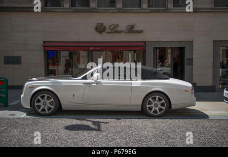 Rolls Royce Phantom Coupé in neue Anleihe Sreeet London außerhalb Loro Piana Store geparkt, Juni 2018 Stockfoto